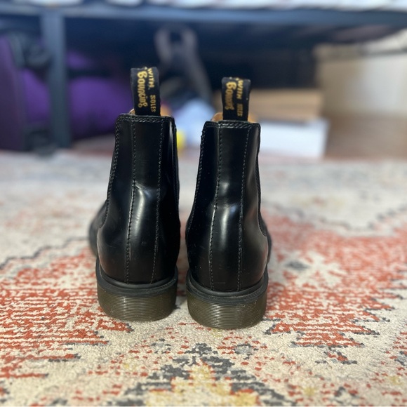 Dr. Martens Smooth Leather Black Chelsea Boots (US 7 W) - Picture 2 of 4